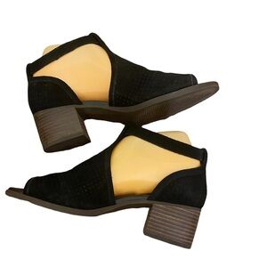 Kookaburra by Ugg shoes